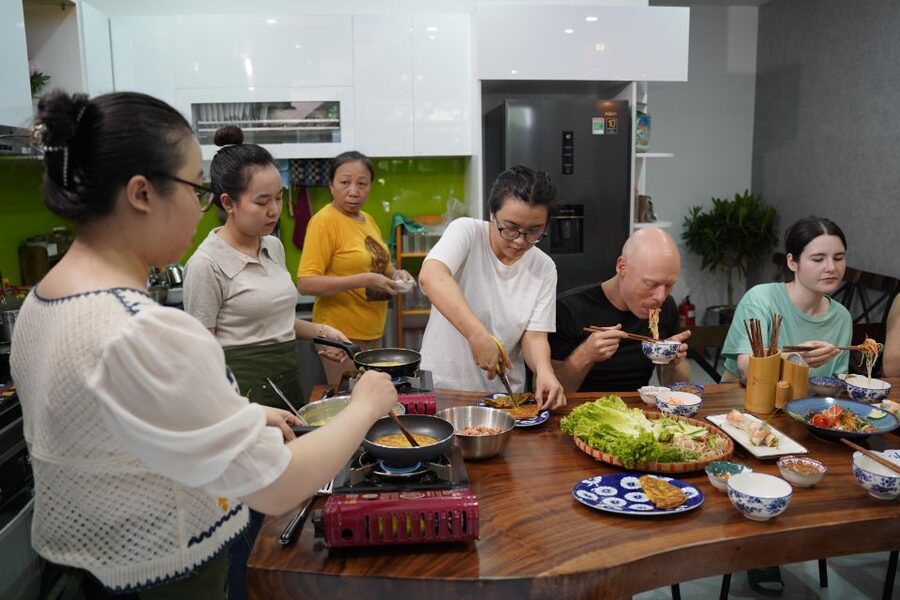 Hoi An/Da Nang: Vietnamese Cooking Class with Transportation - Da Nang class: menus that change by day