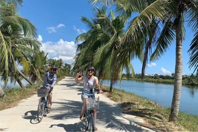 Hoi An Farming And Fishing Life - Getting your hands dirty at Tra Que