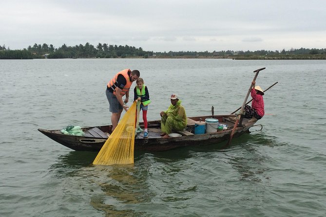 Hoi An Farming and Fishing life Experience Tour - Following the fishing side of Hoi An