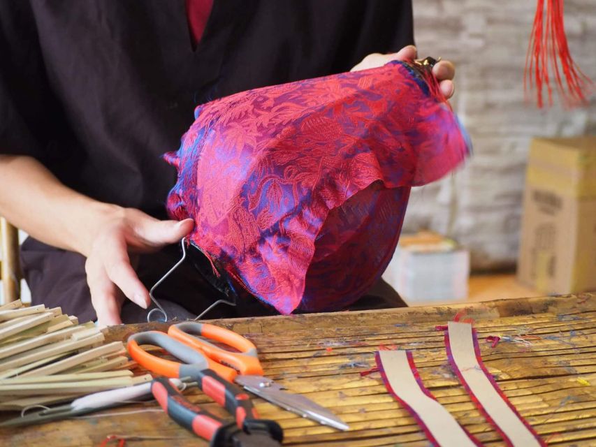 Hoi An: Foldable Lantern Making Class with Acrylic Painting - What the two hours feel like