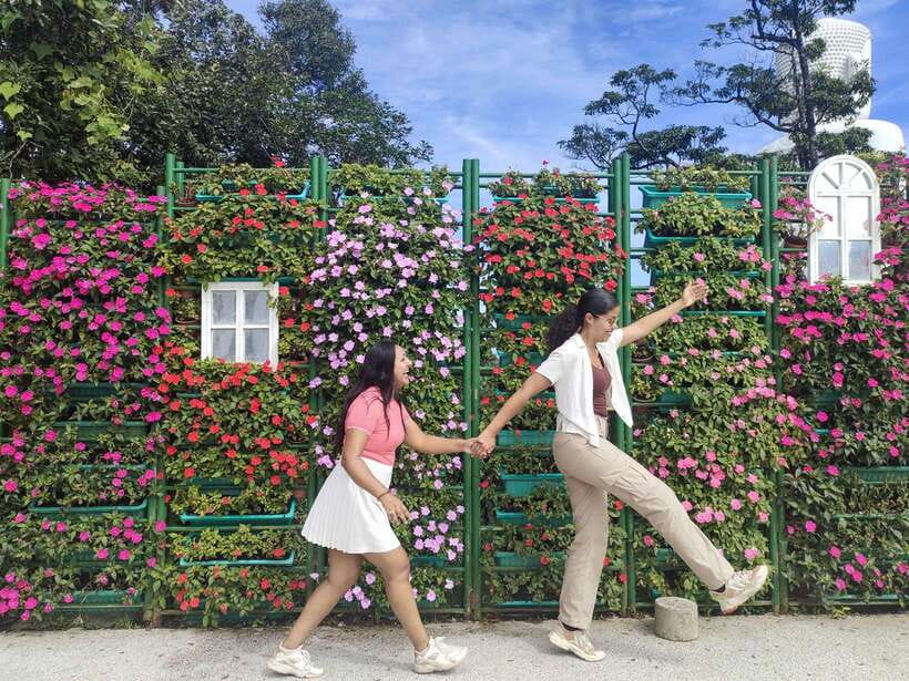 Hoi An: Full-day Ba Na Hills & Amazing Golden Bridge - The 40-minute cable car ride is part of the day