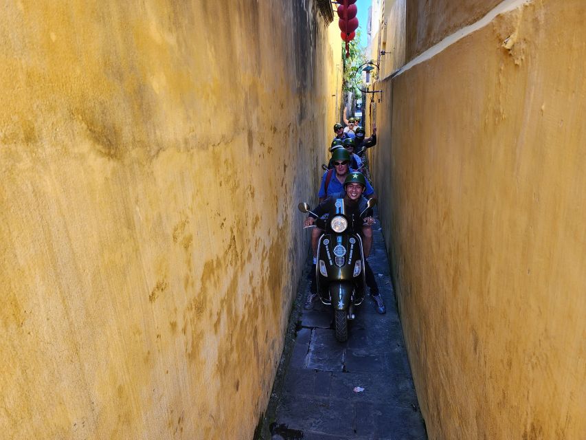 Hoi An Highlights and Hidden Gems Tour by Vespa - Eating Hoi An specialties at a local family table