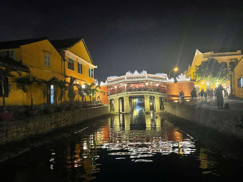 Hoi An: Hoai River Boat Ride with Flower Lantern Release - Releasing one flower lantern