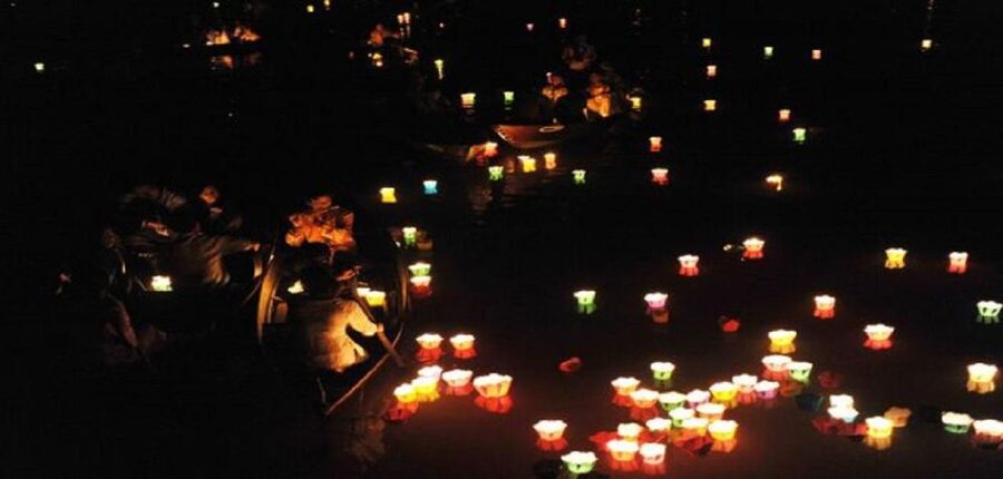 Hoi An : Hoai River Boat Trip by Night and Floating Lantern - Boarding Your Private Wooden Boat