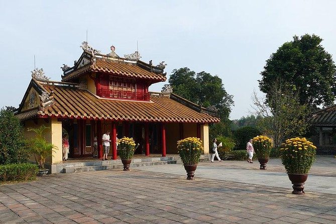 Hoi An: Imperial Hue And Hai Van Pass Full-day Tour - The Hue Citadel: two hours inside the old imperial center