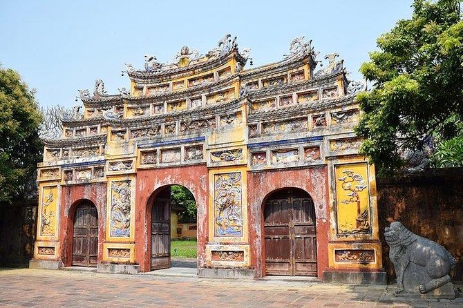 Hoi An: Imperial Hue And Hai Van Pass Full-day Tour - Thien Mu Pagoda and a painful moment in modern history