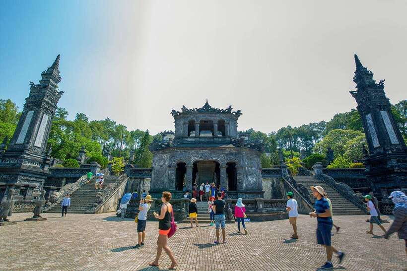 Hoi An: Imperial Hue And Scenic Hai Van Pass Discovery Tour - Entering Hue’s Imperial City