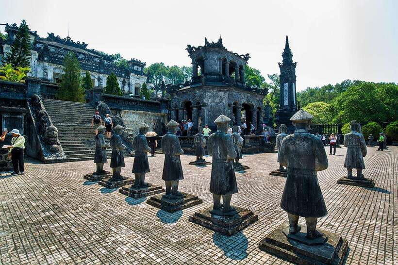 Hoi An: Imperial Hue And Scenic Hai Van Pass Discovery Tour - A short ride on the Perfume River