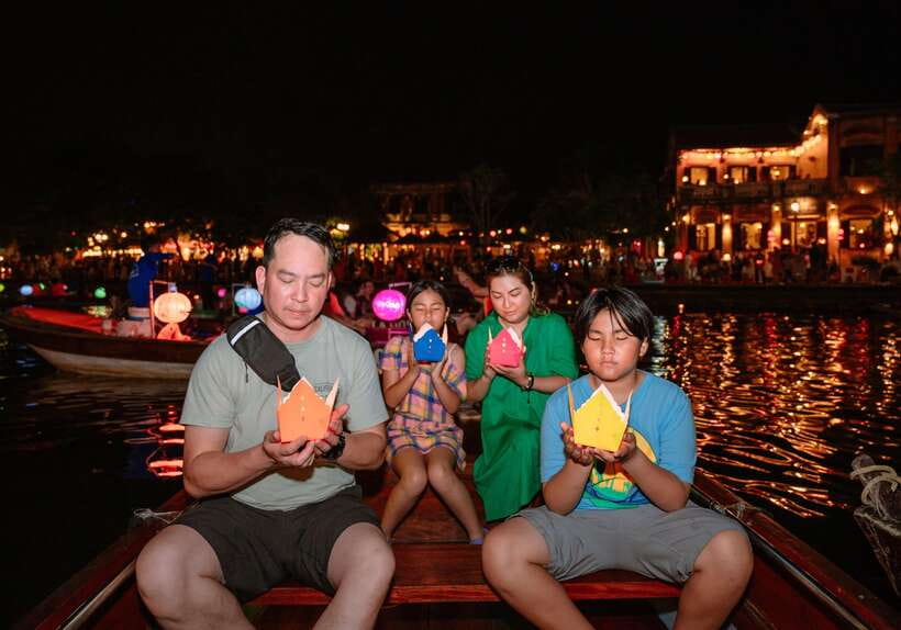 Hoi An : Lantern Boat Ride & Flower Lantern Making Class. - How this compares with a simple lantern release