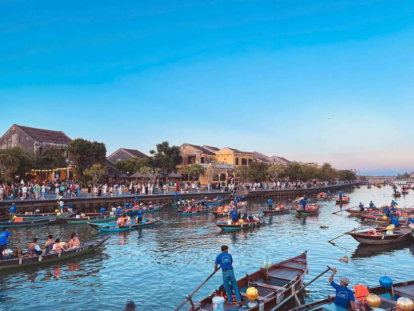 Hoi An: Lantern Boat Ride on the Hoai River - The best time to go