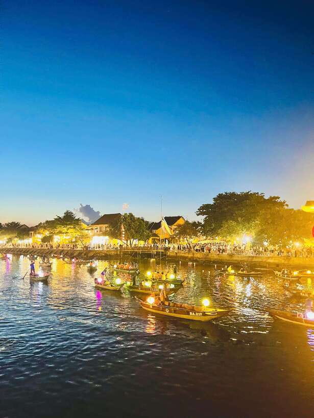 Hoi An: Lantern Boat Ride on the Hoai River - The limits of a 20-minute experience