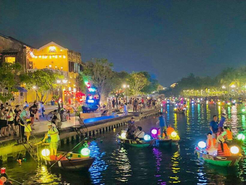 Hoi An: Lantern Boat Ride on the Hoai River - Meeting Kazimierz Kwiatkowsky at 140 Trần Phú