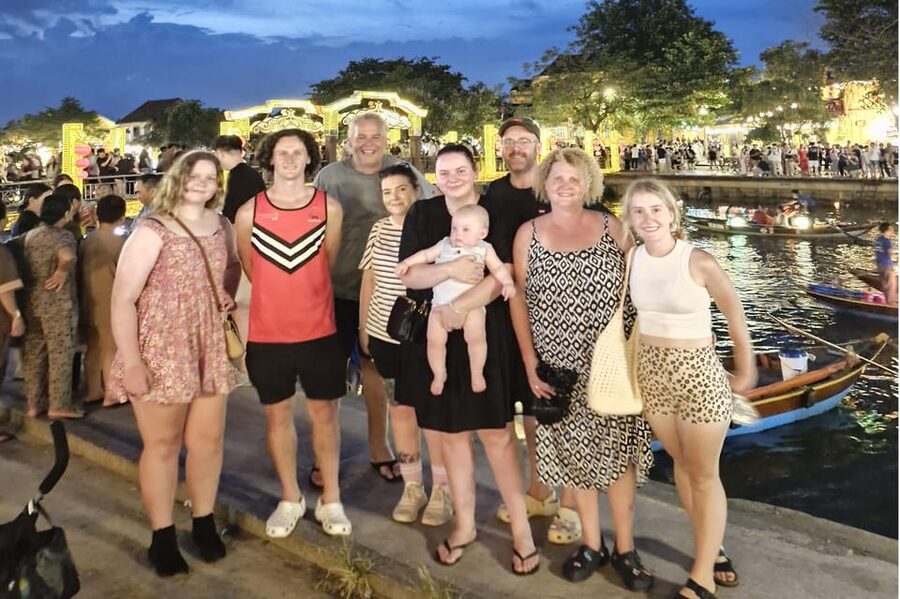 Hoi An : Lantern Boat Ride & Release Lanterns - Seeing the Old Town From the Hoai River