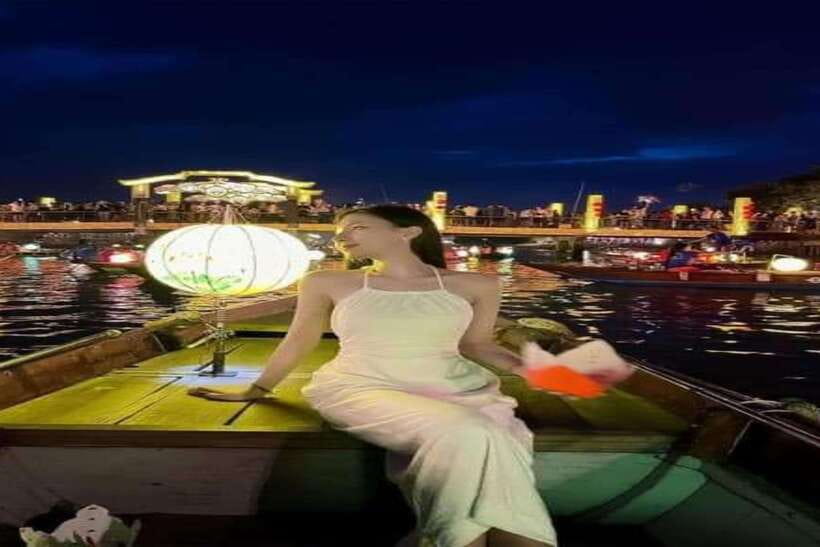 Hoi An : Lantern Boat Trip & Release Lantern - Seeing the old town from the water