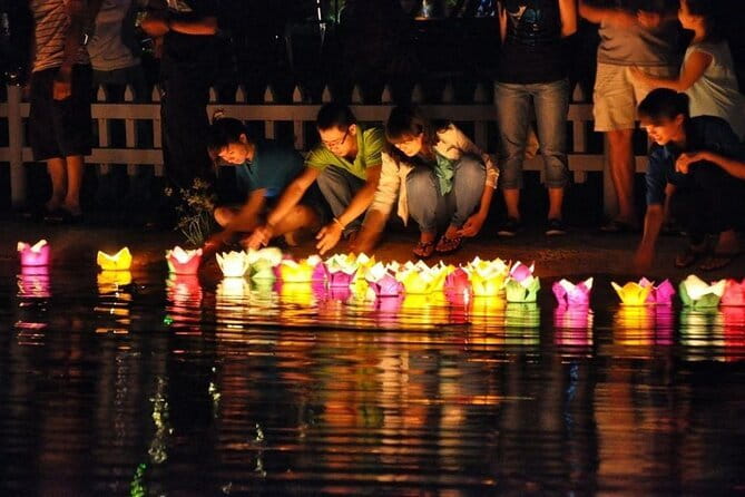Hoi An Lantern Shop & Boat Photoshoot – Night Experience - The photographer makes the difference