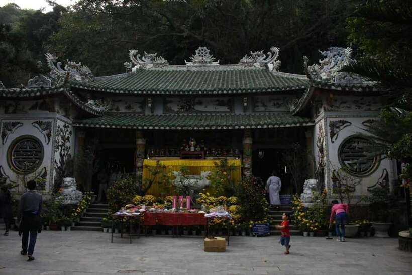 Hoi An: Marble Mountain, Am Phu Cave and Monkey Mountain - Am Phu Cave and the Buddhist lesson inside