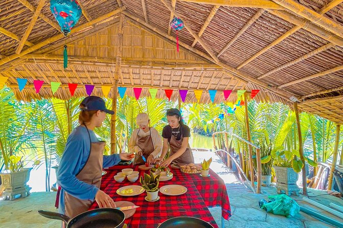 Hoi An: Market Visit, Basket Boat Ride, and Cooking Class - Start with ingredient shopping at a local market