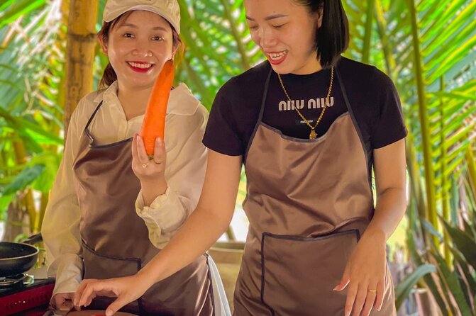 Hoi An: Market Visit, Basket Boat Ride, and Cooking Class - What the group size means for your day
