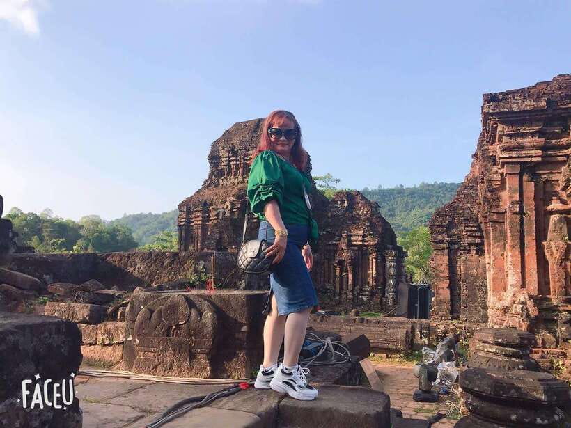 Hoi An: My Son Ruins; Bus-Boat-Cultural Show-Lunch-Guide - Reading the ruins with a guide