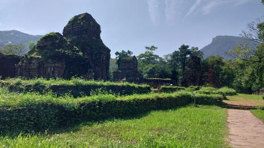 Hoi An: My Son Sanctuary Sunrise & Boat Trip w. Breakfast - Cruising the Thu Bon River to Hoi An