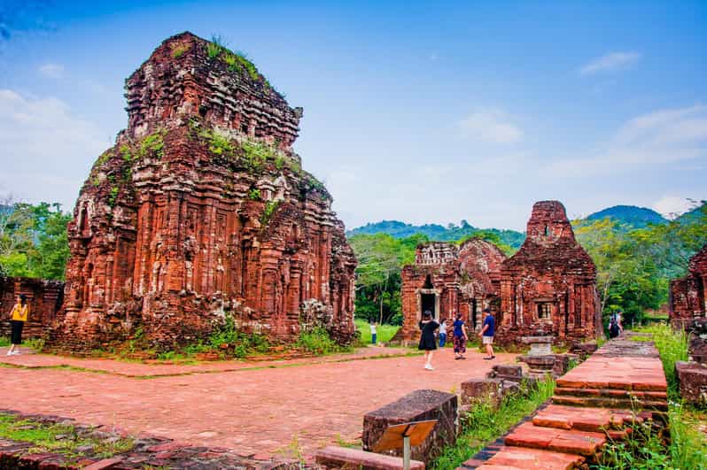 Hoi An : My Son Sanctuary Tour with Vietnamese Lunch - Walking among the red-brick towers