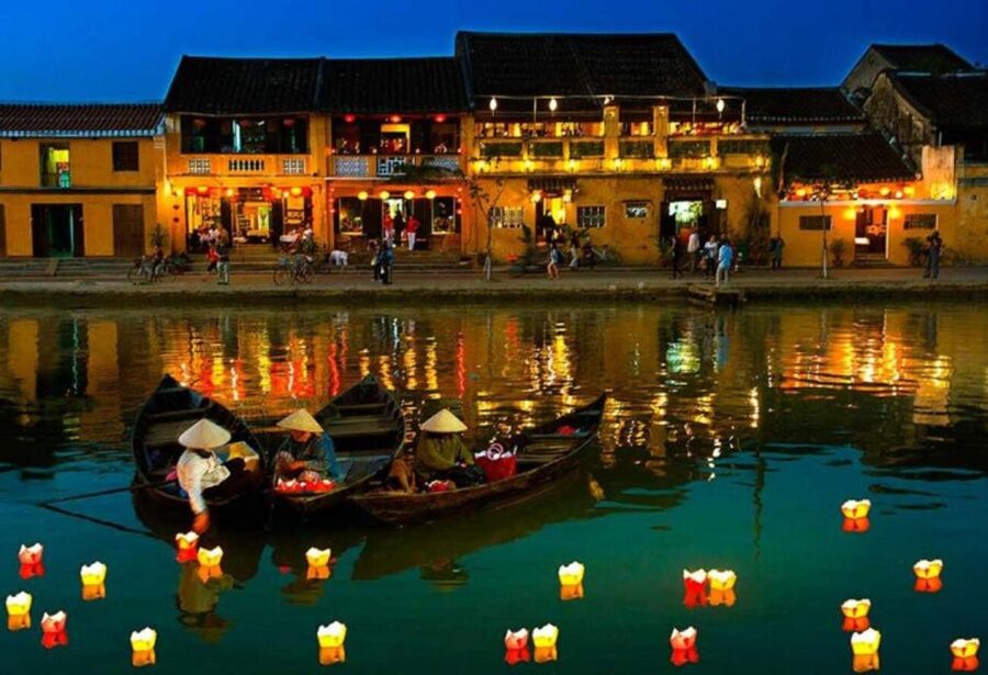 Hoi An: Night Boat Trip and Release Lantern at Hoai River - Releasing your lantern into the river