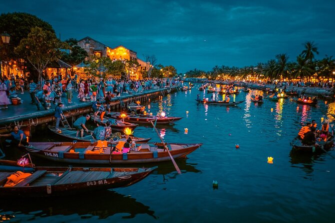 Hoi An Night Food Tour Motorbike & Lantern Cruise by Lady Rider - Hoi An food in a local family setting