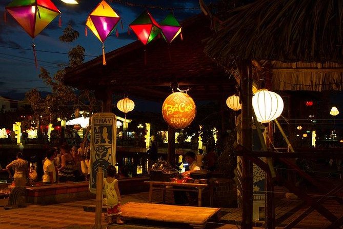 Hoi An Night Heritage And Lantern Experience - Bai Choi music beside the Hoai River