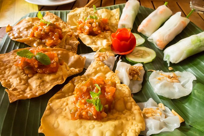 Hoi An Night Market - Ancient Town street food tours by Night - Starting with banh mi on Hai Ba Trung Street