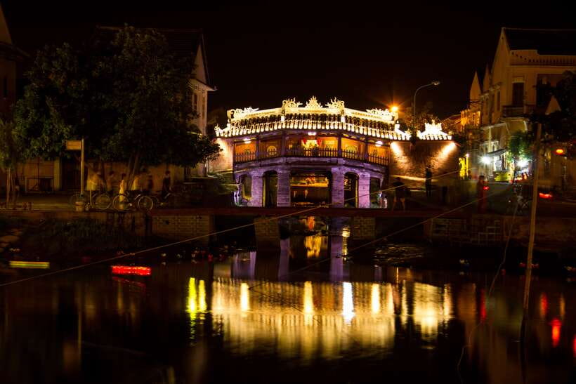 Hoi An Nighttime Heritage Experience - A traditional dinner with little fuss