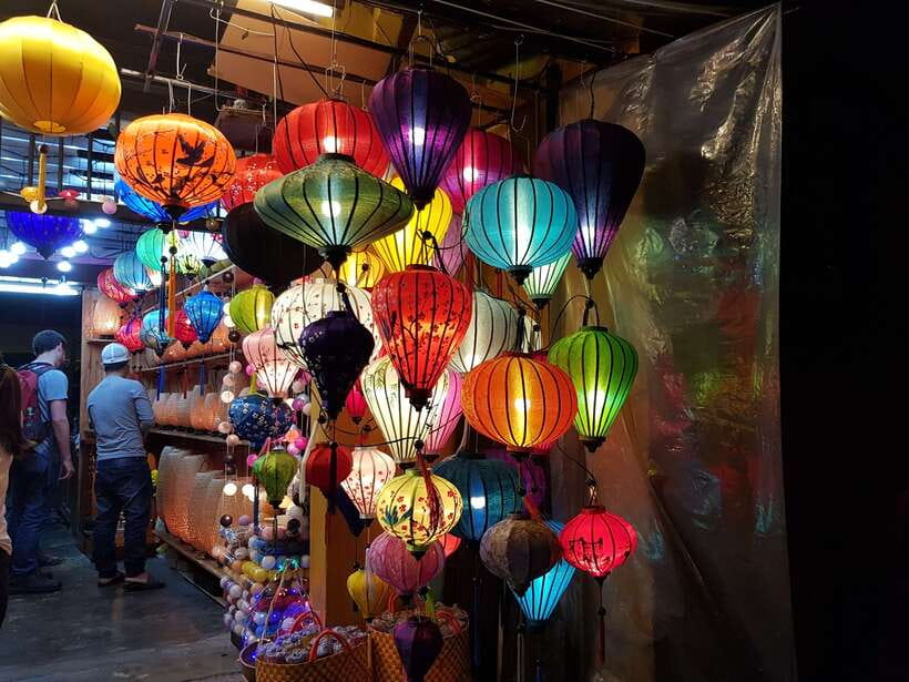 Hoi An Nighttime Heritage Experience - Hoi An Night Market and Central Vietnamese souvenirs