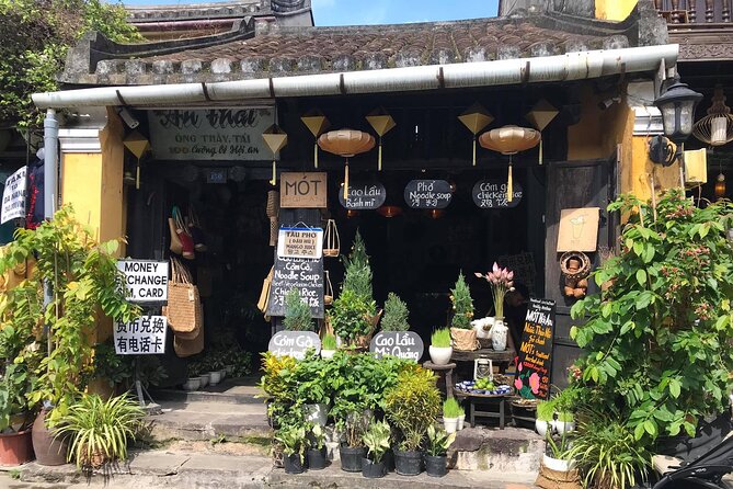Hoi An Old Town and local Food - Hoi An Market brings food into the picture
