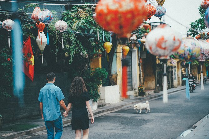 Hoi An Photographer & Vacation Photoshoot – Private Session - The Japanese Covered Bridge and ancient houses
