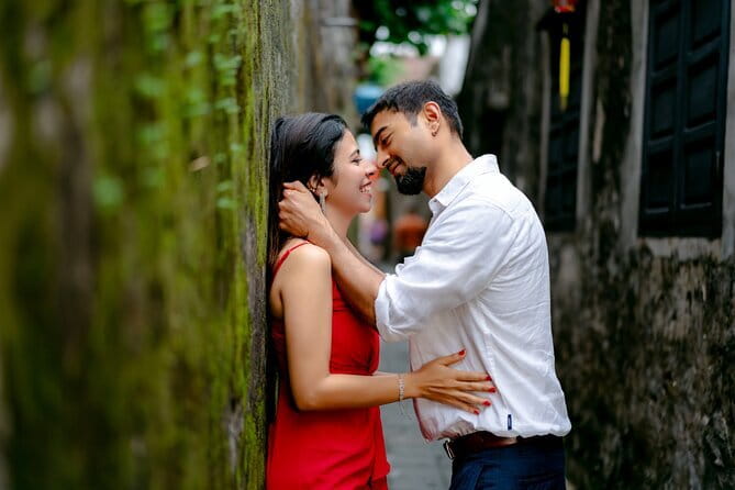 Hoi An Pre Wedding Standard Package - Meeting at Hoi An Art Gallery