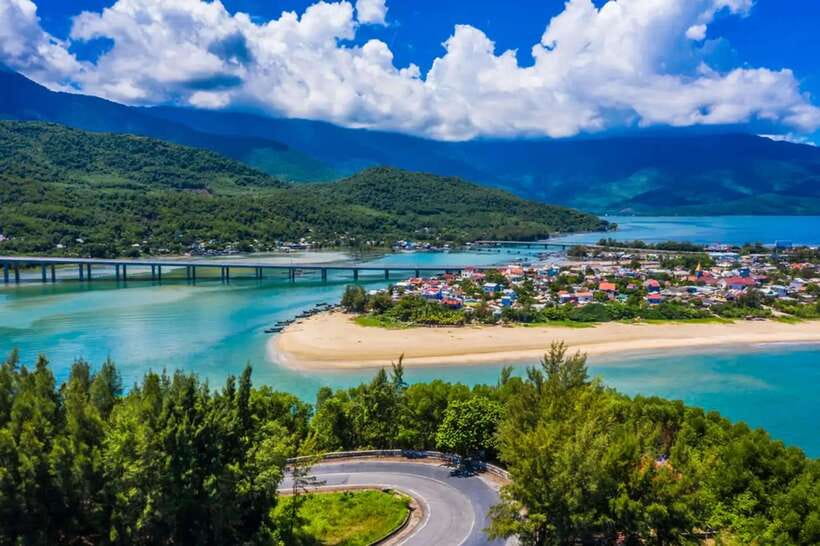 Hoi An: Private Car To/From Hue via Multi Attraction( 1-Way) - Timing, costs, and what you still pay