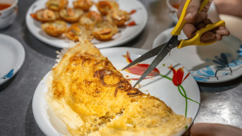 Hoi An: Private Evening Food Tour by Bike - Banh xeo at a welcoming local restaurant