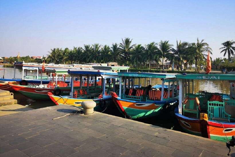 Hoi An: Private Lantern Cruise on the Thu Bon River - What the boat and onboard service are like