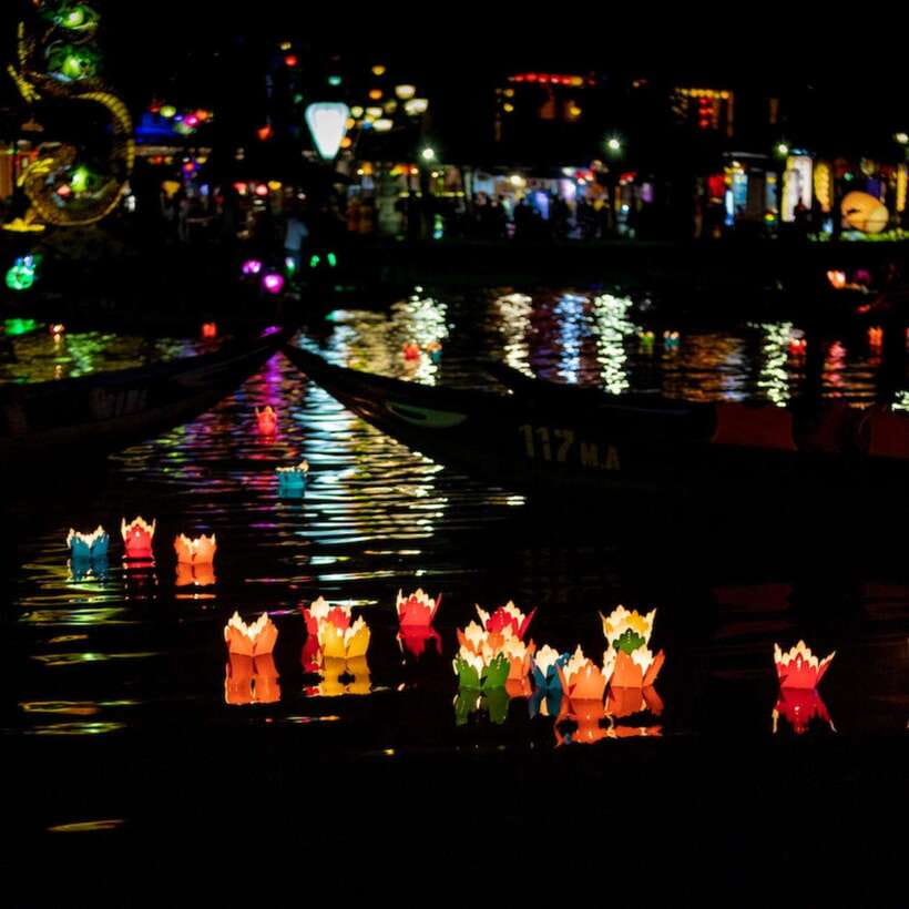 Hoi An: Private night boat Trip & release lantern on river - The best time to go