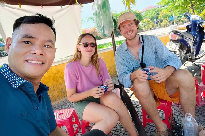 Hoi An street food tour - Walking the small streets between bites