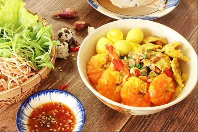 Hoi An Street Food Tour- The Real Taste Of Hoi An - Cơm Gà Bà Buội: Hoi An’s chicken rice