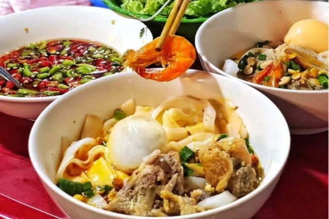 Hoi An Street Food Tour- The Real Taste Of Hoi An - The guide can make or break the evening