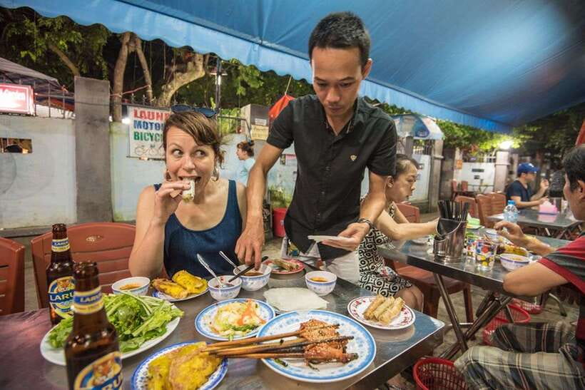 Hoi An: Sunset Food Tasting Tour - First taste: a Hoi An banh mi bakery