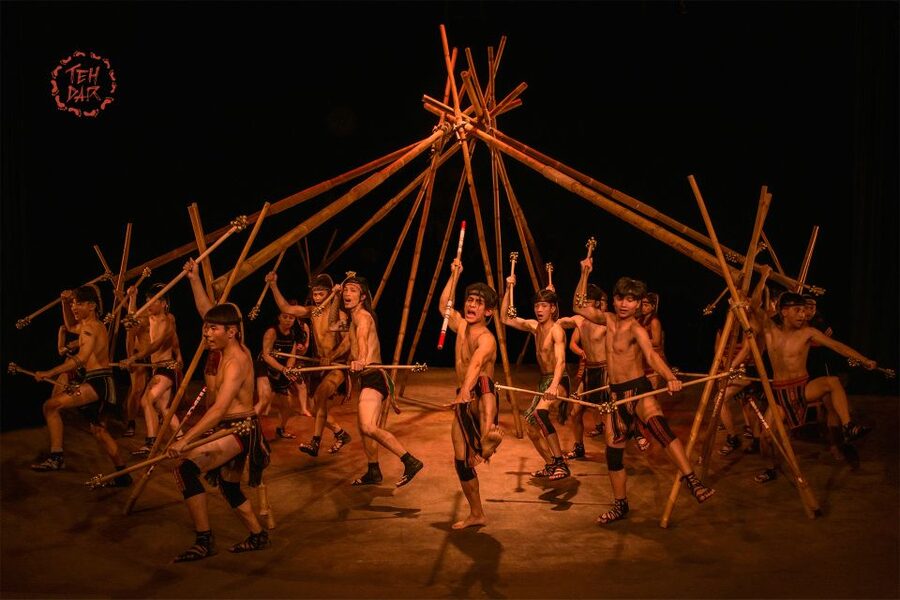 Hoi An: Teh Dar Vietnamese Bamboo Circus at Lune Center - Entering Hoi An’s bamboo-domed Lune Center