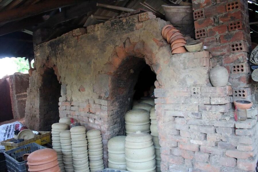 Hoi An: Thanh Ha Village Tour with Pottery Making and Gift - The guides and the size of the experience