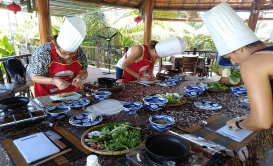 Hoi An: Traditional Cooking Class & meal with Local Family - Four dishes, with real preparation