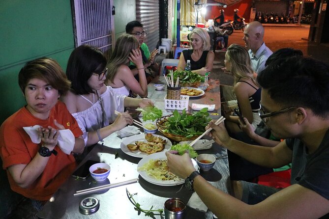Hoi An Vespa By Night Street Food Tour - The hot pot stop and hands-on dinner
