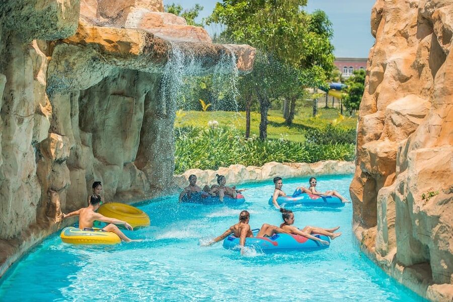 Hoi An: Vinwonders Nam Hoi An Theme Park Entry Ticket - Food, themed streets, and the optional buffet