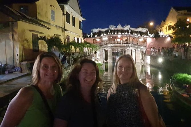Hoi An Walking City Afternoon & Evening- Night Market- Boat ride - A quiet 20-minute ride on the Hoai River