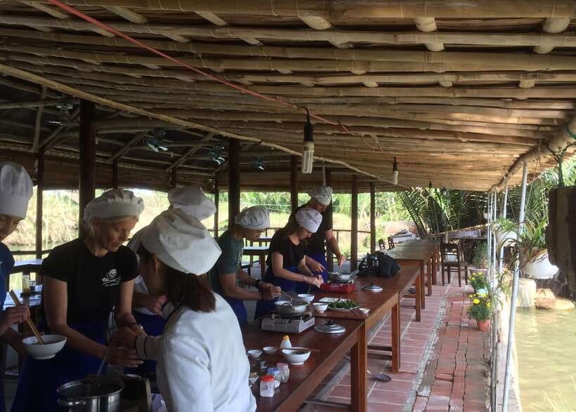 Hoian/Danang: Eco Cooking Class, Cruise Trip, Basket Boat - Starting at the market with the chef