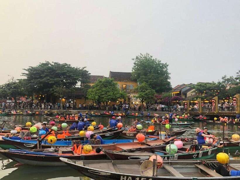 Lantern Release and Night River Boat Experience in Hoi An - Is the $10 Price Good Value?